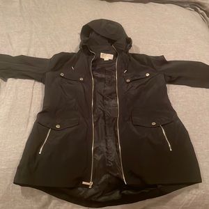 Beautiful casual but elegant Michael Kors jacket. Perfect for spring and autumn.